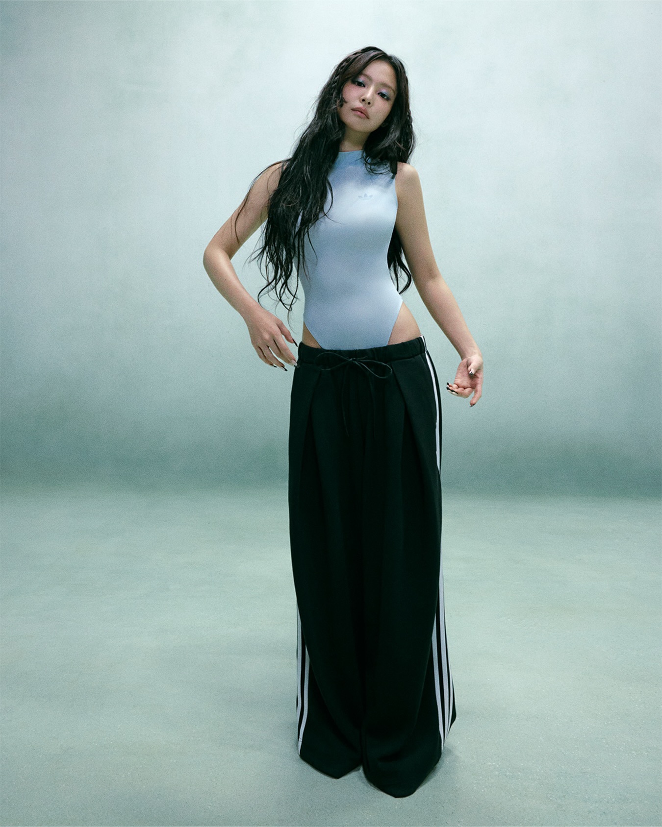 Jennie ( BLACKPINK ) v&agrave; bộ sưu tập adidas: Vấn đề g&acirc;y tranh c&atilde;i về h&igrave;nh ảnh quảng c&aacute;o - Ảnh 2.