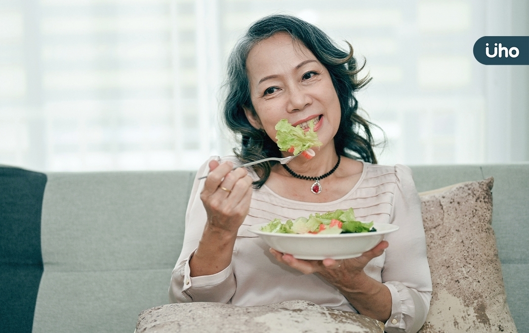 Ăn cơm c&oacute; một động t&aacute;c tưởng đơn giản nhưng lại tốt cho n&atilde;o: C&oacute; thể li&ecirc;n quan đến nguy cơ sa s&uacute;t tr&iacute; nhớ - Ảnh 3.
