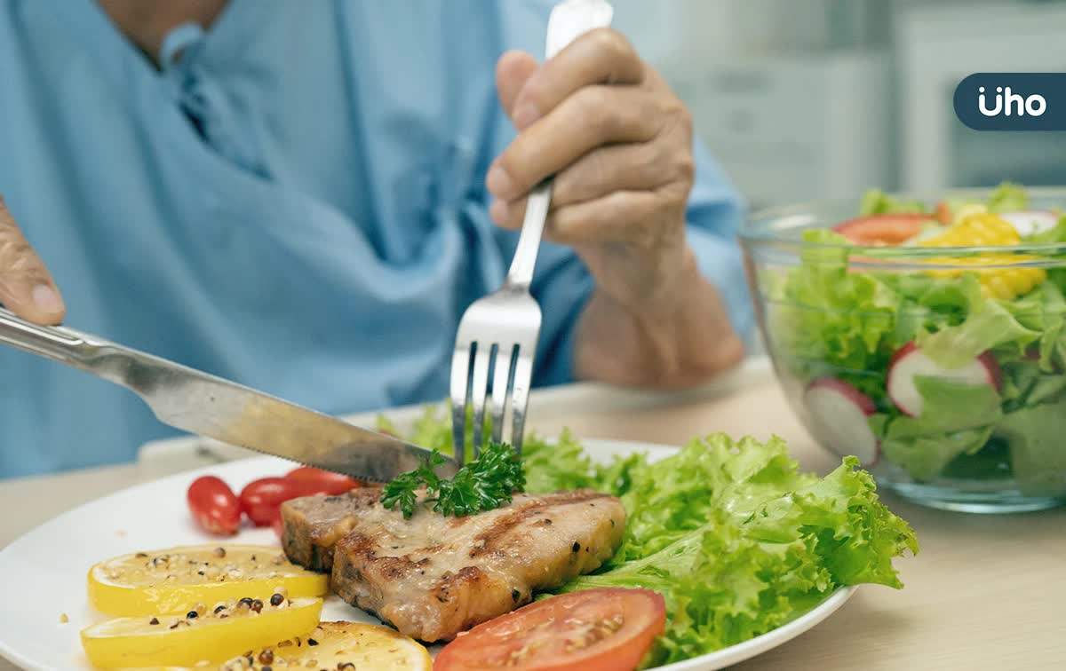 Ăn cơm c&oacute; một động t&aacute;c tưởng đơn giản nhưng lại tốt cho n&atilde;o: C&oacute; thể li&ecirc;n quan đến nguy cơ sa s&uacute;t tr&iacute; nhớ - Ảnh 1.