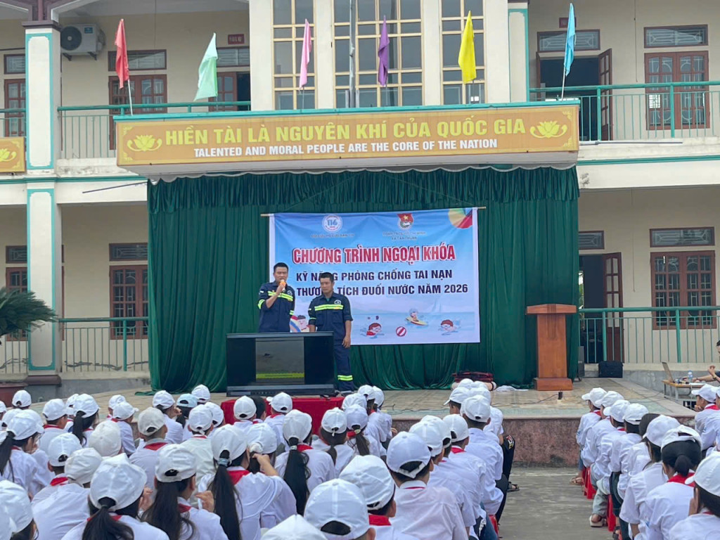 Đội trưởng 116 chia sẻ kinh nghiệm cứu hộ và phòng ngừa đuối nước cho trẻ em - Ảnh 1. Đội trưởng 116 chia sẻ kinh nghiệm cứu hộ và phòng ngừa đuối nước cho trẻ em - Ảnh 1.
