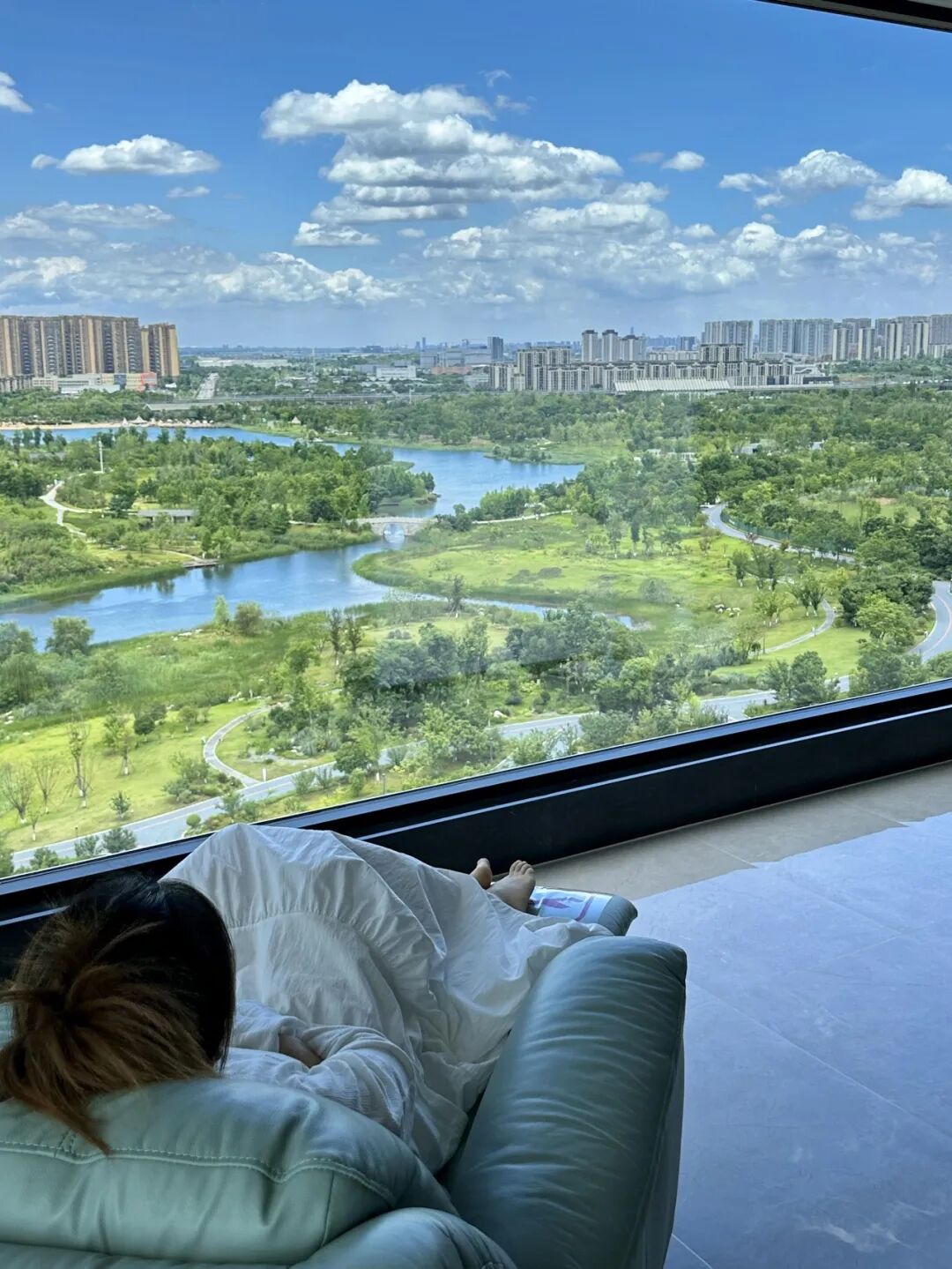 Từ tầng 2 chuyển l&ecirc;n tầng 11, t&ocirc;i mới hiểu: C&oacute; những căn hộ rẻ hơn cả trăm triệu nhưng ở rồi mới biết c&aacute;i gi&aacute; phải trả - Ảnh 4.