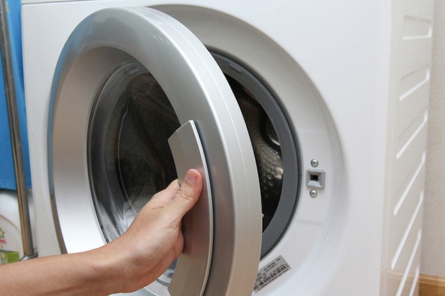 Lời khuy&ecirc;n gi&uacute;p bảo vệ sức khỏe cho gia đ&igrave;nh khi sử dụng m&aacute;y giặt - Ảnh 1.