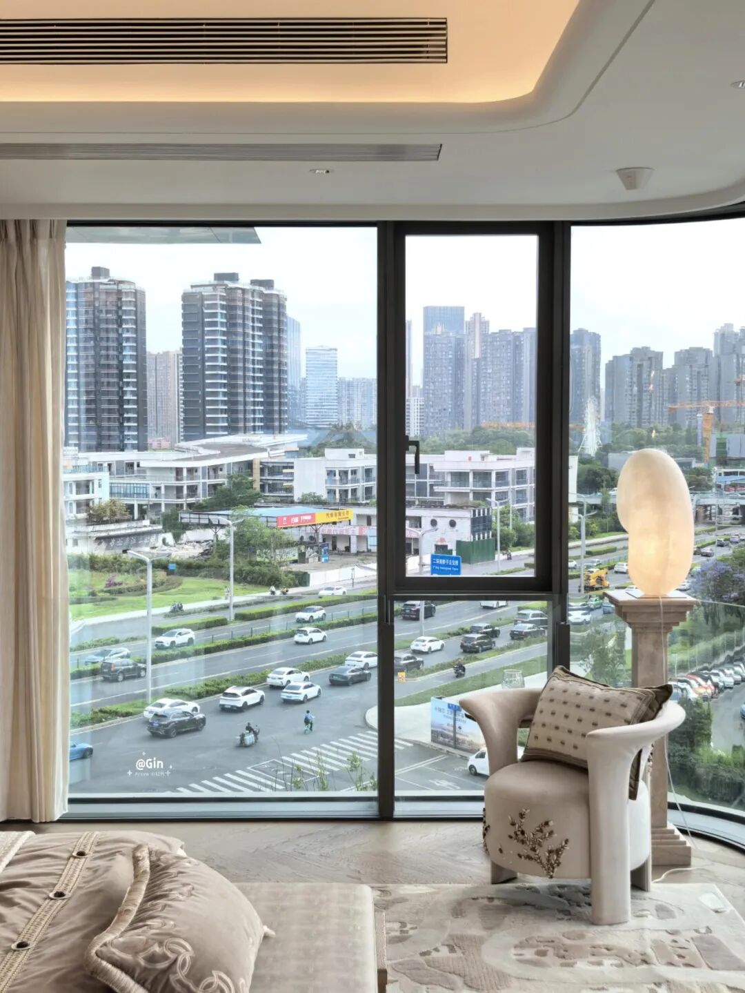 Từ tầng 2 chuyển l&ecirc;n tầng 11, t&ocirc;i mới hiểu: C&oacute; những căn hộ rẻ hơn cả trăm triệu nhưng ở rồi mới biết c&aacute;i gi&aacute; phải trả - Ảnh 1.