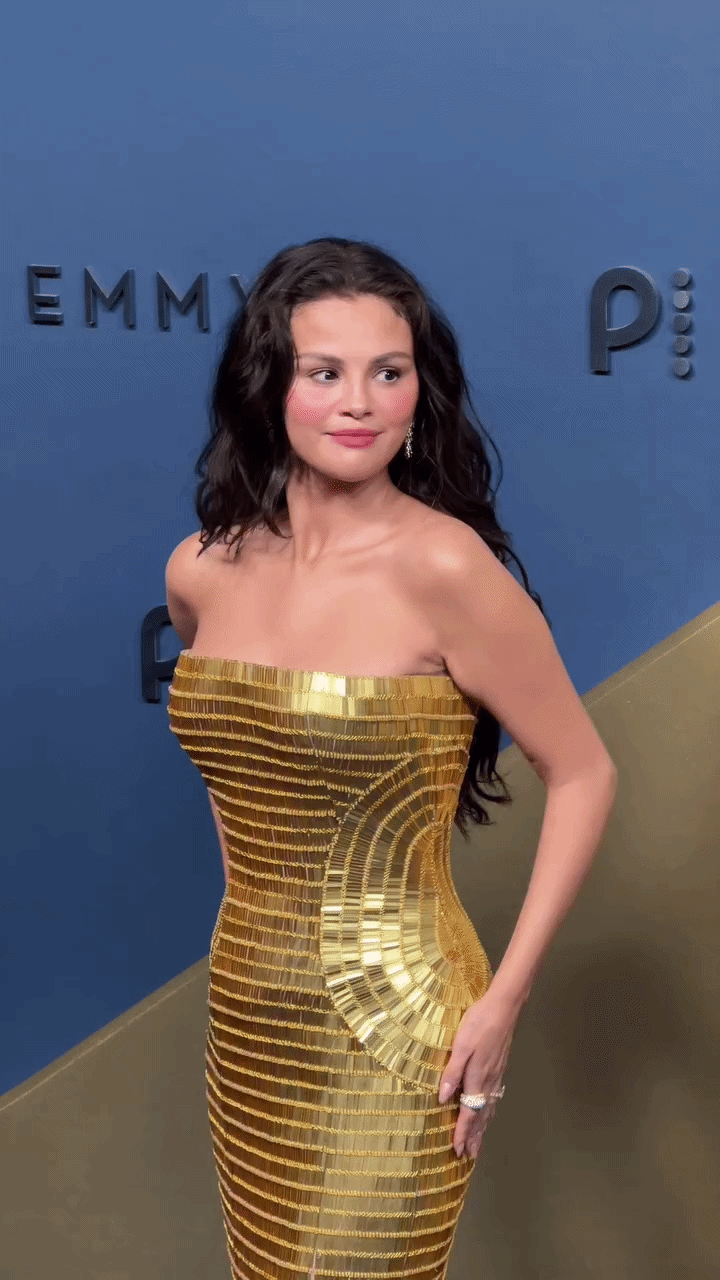 Selena Gomez g&acirc;y ch&uacute; &yacute; với nhan sắc kh&aacute;c lạ tại Primetime Emmy 2026 - Ảnh 5.