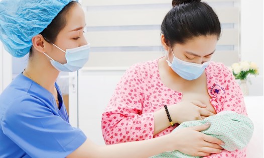 Sữa mẹ sau 6 th&aacute;ng c&oacute; hết chất kh&ocirc;ng? Trước khi tranh luận với &ocirc;ng b&agrave;, mẹ cần hiểu r&otilde; 3 điều - Ảnh 4.
