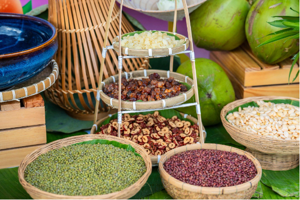 Trung thu độc lạ ở Tây Ninh: Đến núi Bà Đen đi chợ lá và lễ hội nông sản, về Toà Thánh hoà vào biển người chơi hội - Ảnh 4. Trung thu độc lạ ở Tây Ninh: Đến núi Bà Đen đi chợ lá và lễ hội nông sản, về Toà Thánh hoà vào biển người chơi hội - Ảnh 4.