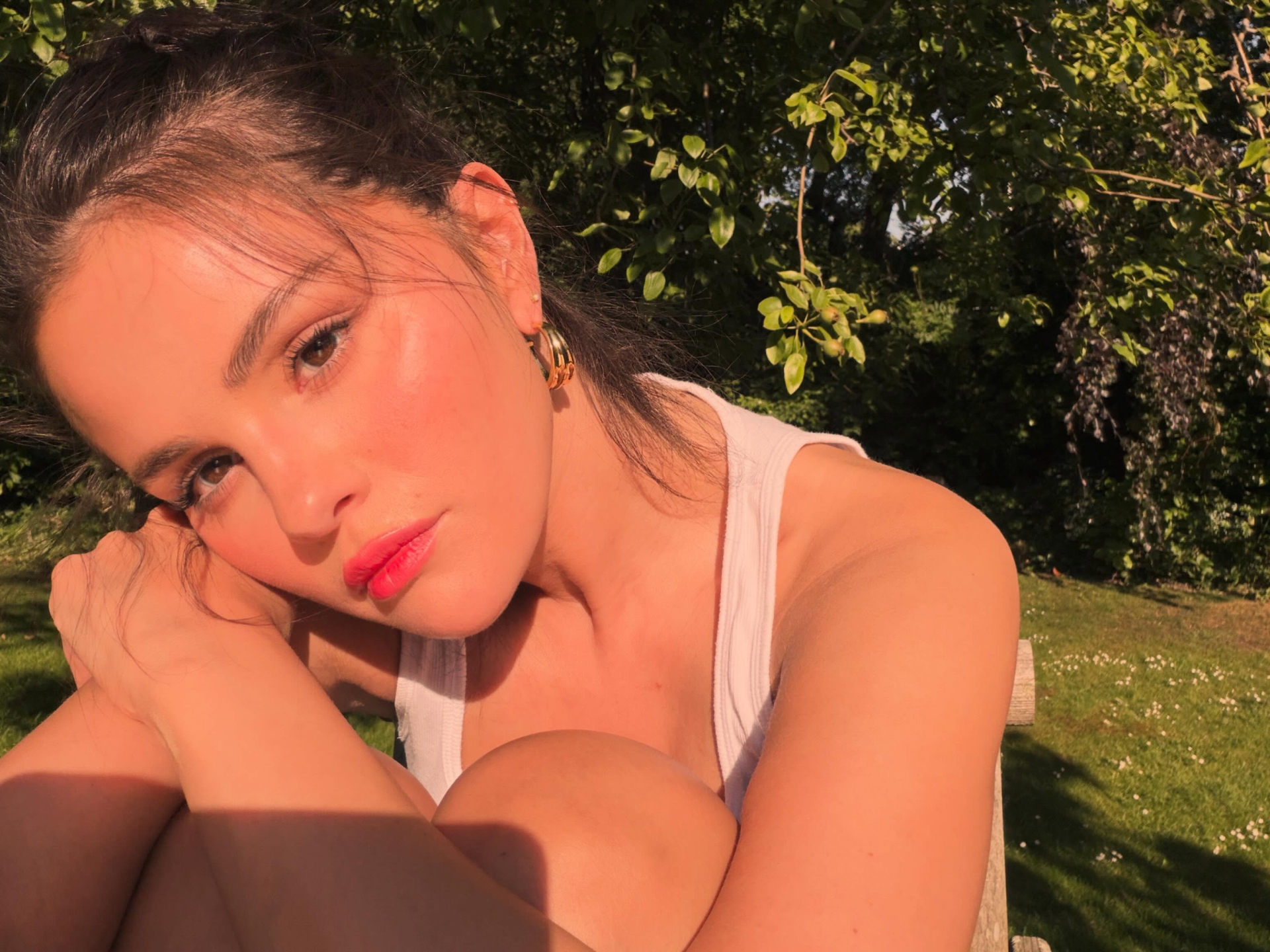 Selena Gomez g&acirc;y ch&uacute; &yacute; với nhan sắc kh&aacute;c lạ tại Primetime Emmy 2026 - Ảnh 7.