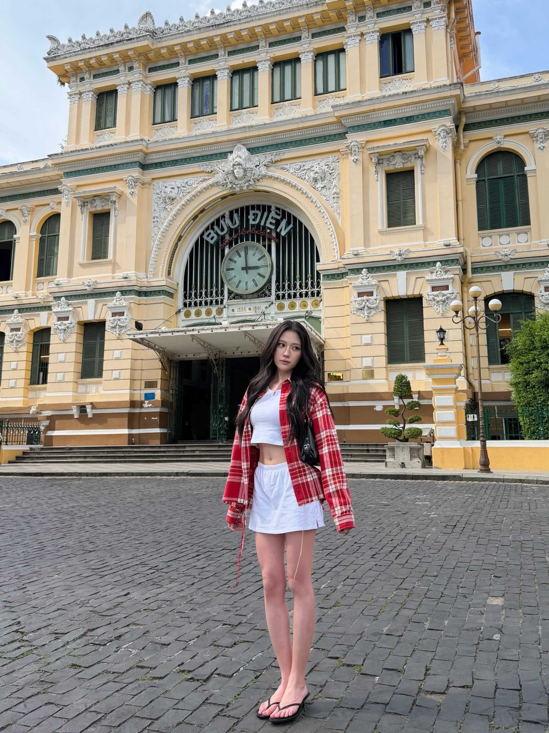 Uyển &Acirc;n rạng rỡ với nhan sắc cuốn h&uacute;t v&agrave; gu thời trang đỉnh cao 2026 - Ảnh 6.