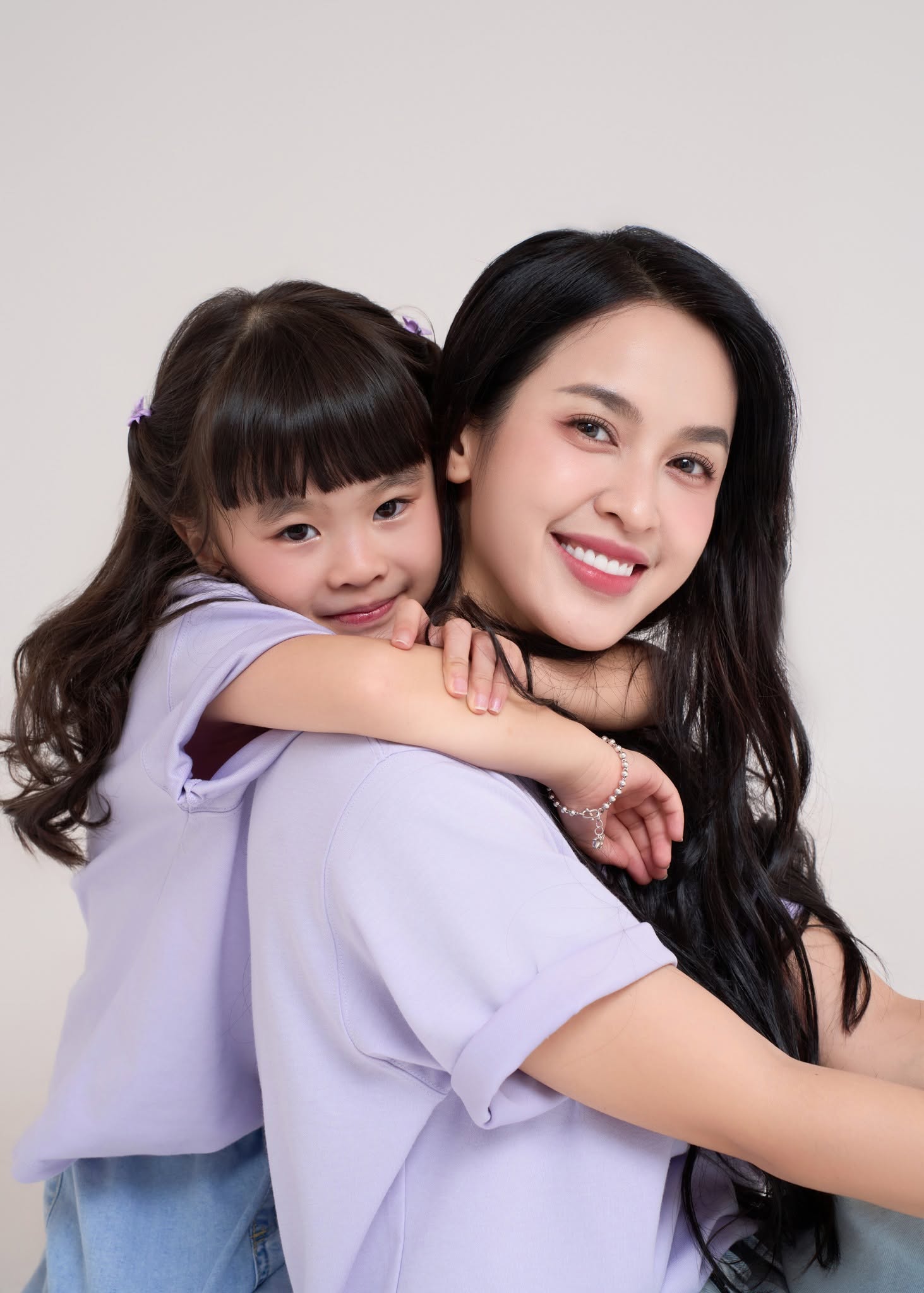 “Chị đẹp” sở hữu nhan sắc không tuổi, mỗi đêm chỉ ngủ 2-3 tiếng để vắt sữa cho con - Ảnh 1.