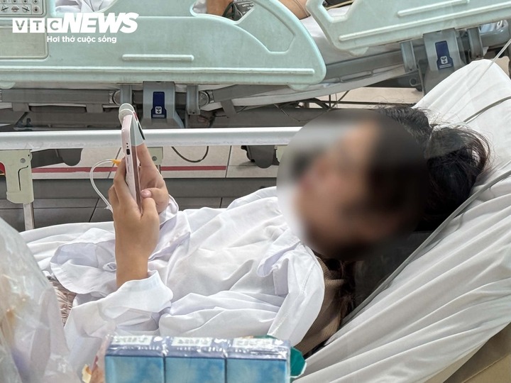 Ch&aacute;y nh&agrave; 5 người chết ở H&agrave; Nội: Người phụ nữ quấn chăn nhảy từ tầng 4 tho&aacute;t nạn - Ảnh 1.