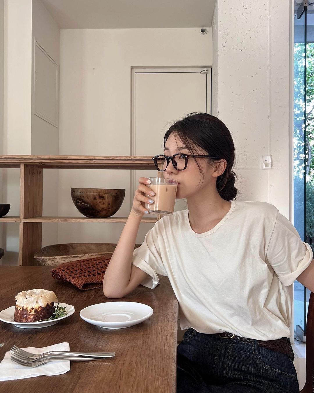 Từ cà phê 30.000 đồng lên 70.000 đồng, từ quần áo bình dân sang đồ thương hiệu: Lạm phát lối sống thường bắt đầu từ những thay đổi rất nhỏ - Ảnh 1.