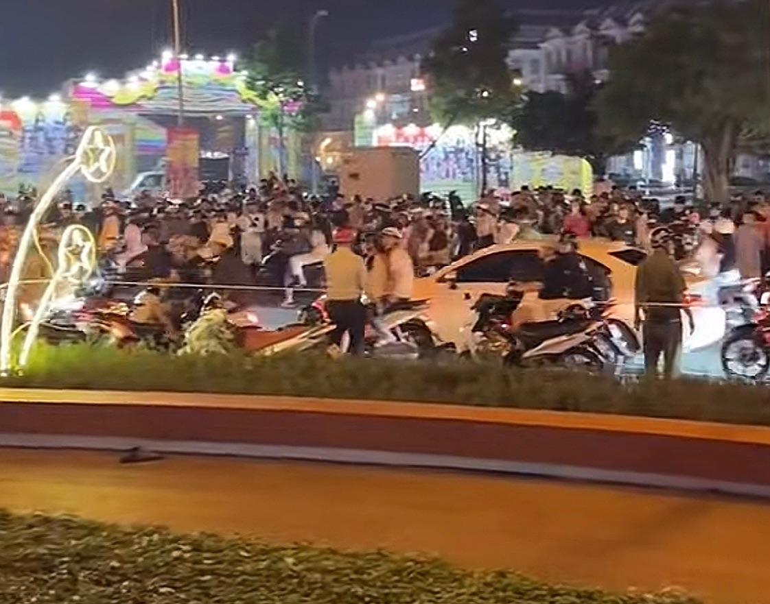 Ph&aacute;t hiện thi thể nam thanh ni&ecirc;n p . H . L . Tại v&ograve;ng xoay Ph&uacute; Cường , An Giang - Ảnh 1.
