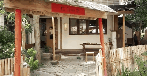 Người phụ nữ 37 tuổi cải tạo căn hộ 45m&sup2; th&agrave;nh nơi ai cũng muốn gh&eacute;: Kh&ocirc;ng điều h&ograve;a, &iacute;t d&ugrave;ng điện thoại, đồ cũ cũng th&agrave;nh đẹp - Ảnh 4.