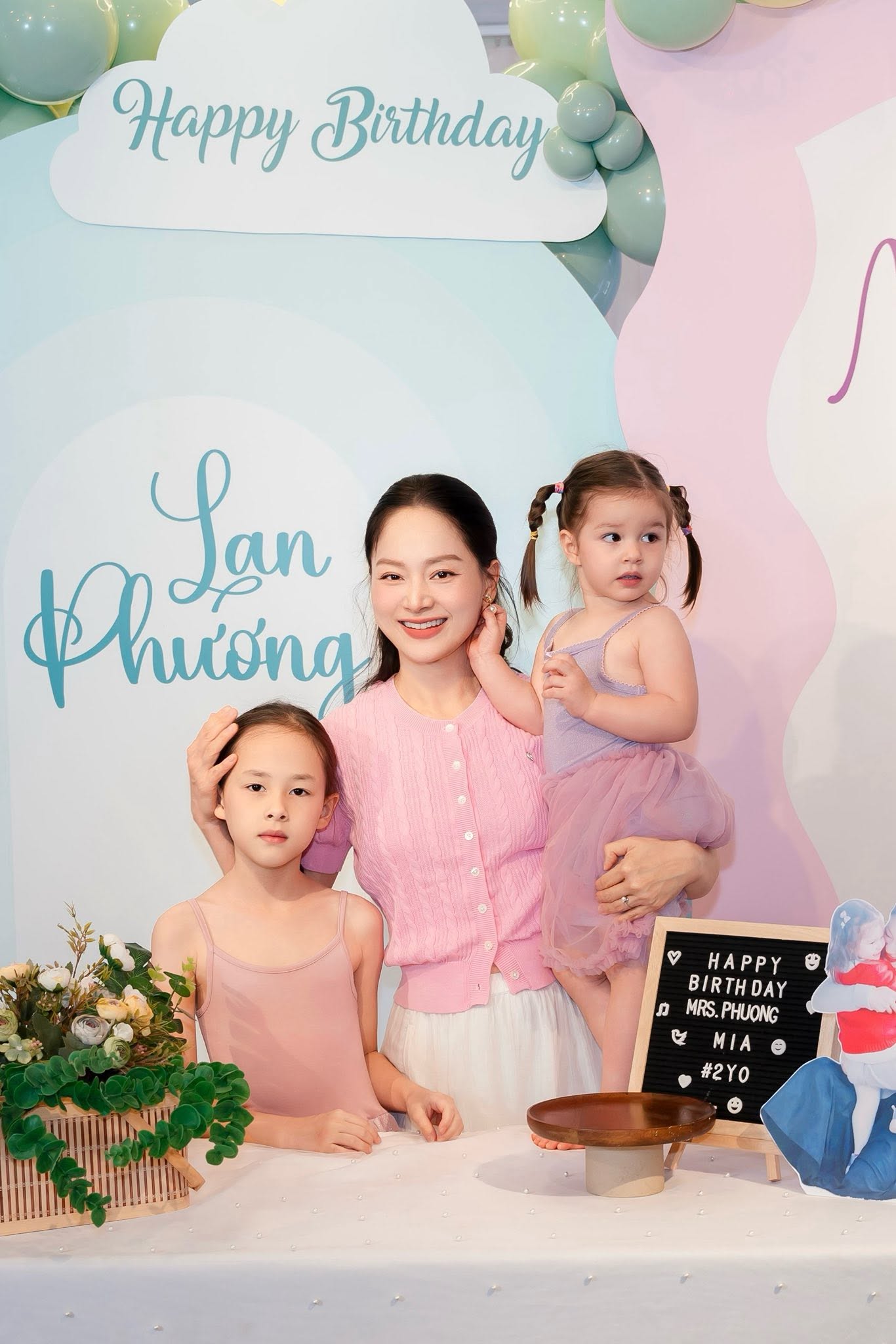 2 con g&aacute;i được Lan Phương đầu tư 1 tỷ/năm, c&agrave;ng lớn c&agrave;ng xinh xắn, th&agrave;nh thạo 2 ng&ocirc;n ngữ - Ảnh 6.