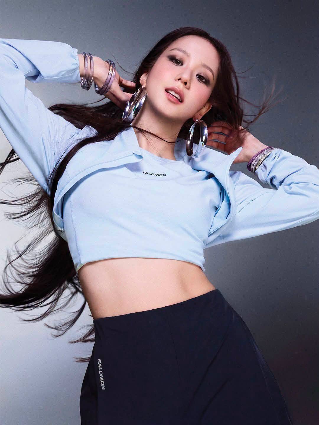 Jisoo BLACKPINK: Biến h&oacute;a phong c&aacute;ch đẹp m&ecirc; hồn trong c&aacute;c chiến dịch thời trang 2026 - Ảnh 7.