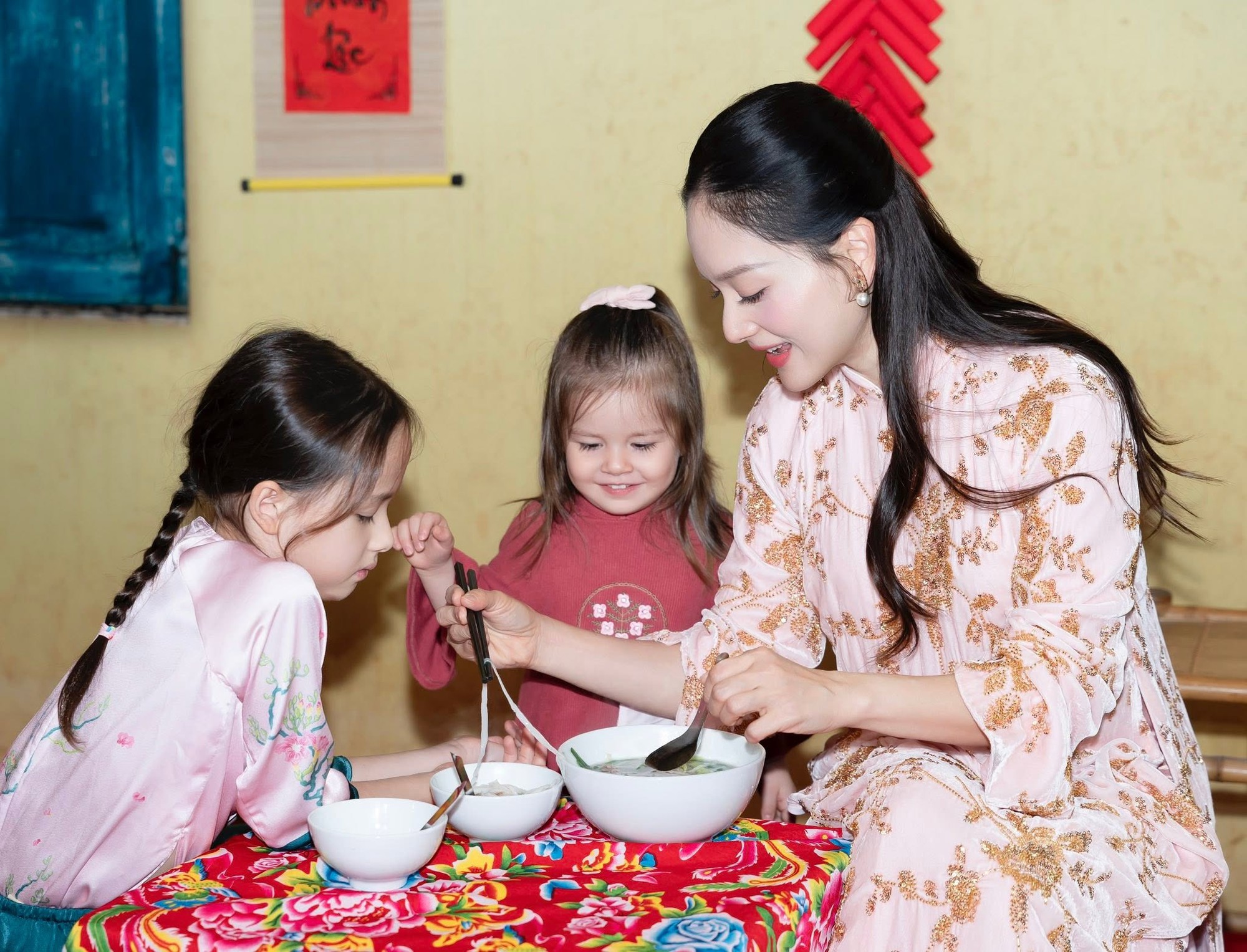 2 con g&aacute;i được Lan Phương đầu tư 1 tỷ/năm, c&agrave;ng lớn c&agrave;ng xinh xắn, th&agrave;nh thạo 2 ng&ocirc;n ngữ - Ảnh 9.