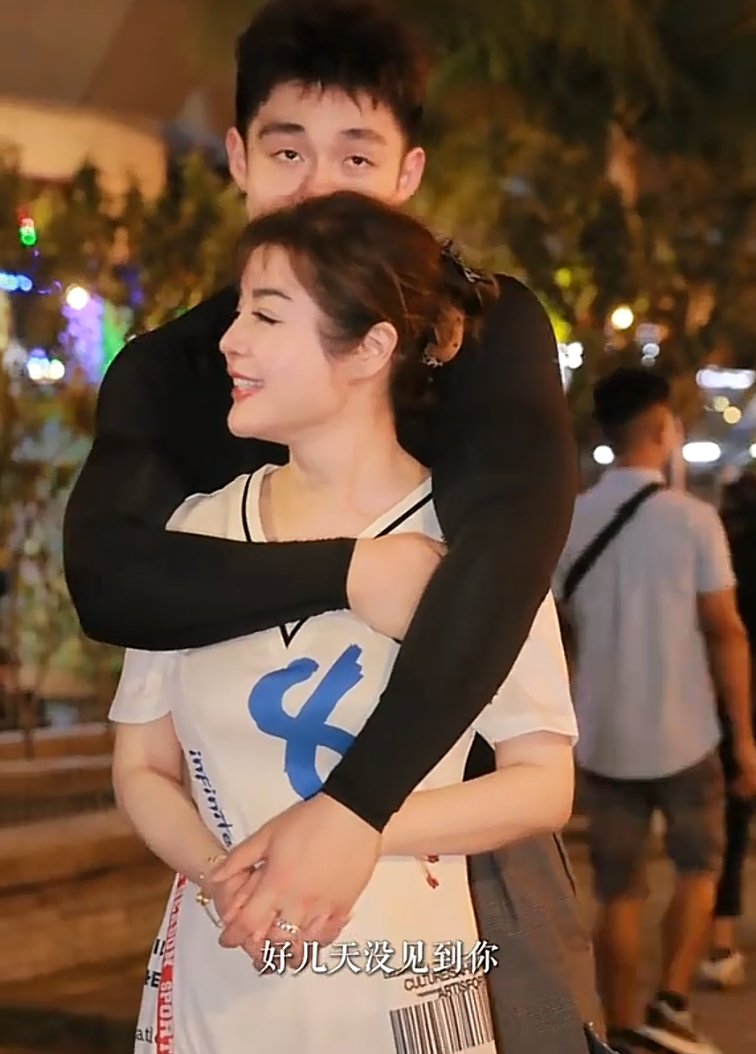 Nữ đại gia U60 trao sính lễ gần 200 tỷ để rước tình trẻ về dinh, chênh nhau 30 tuổi nhưng được khen