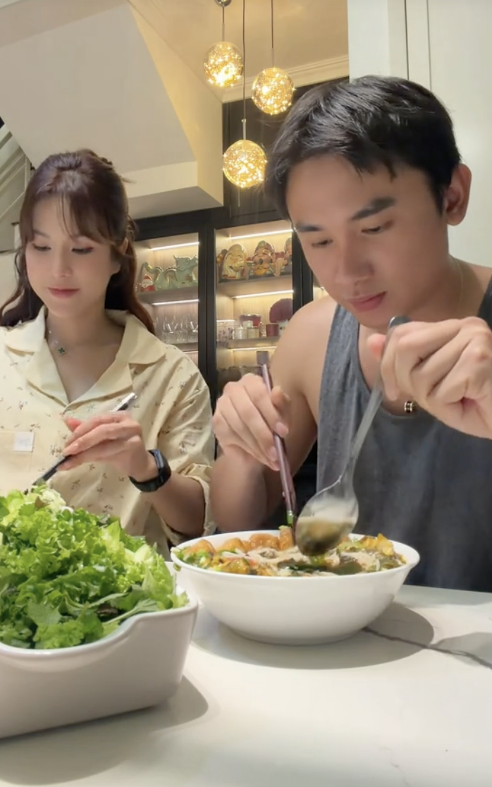 Cơm nh&agrave; của Diệp L&acirc;m Anh v&agrave; Phạm Ki&ecirc;n: Đắm ch&igrave;m trong hương vị ẩm thực Việt 2026 - Ảnh 7.