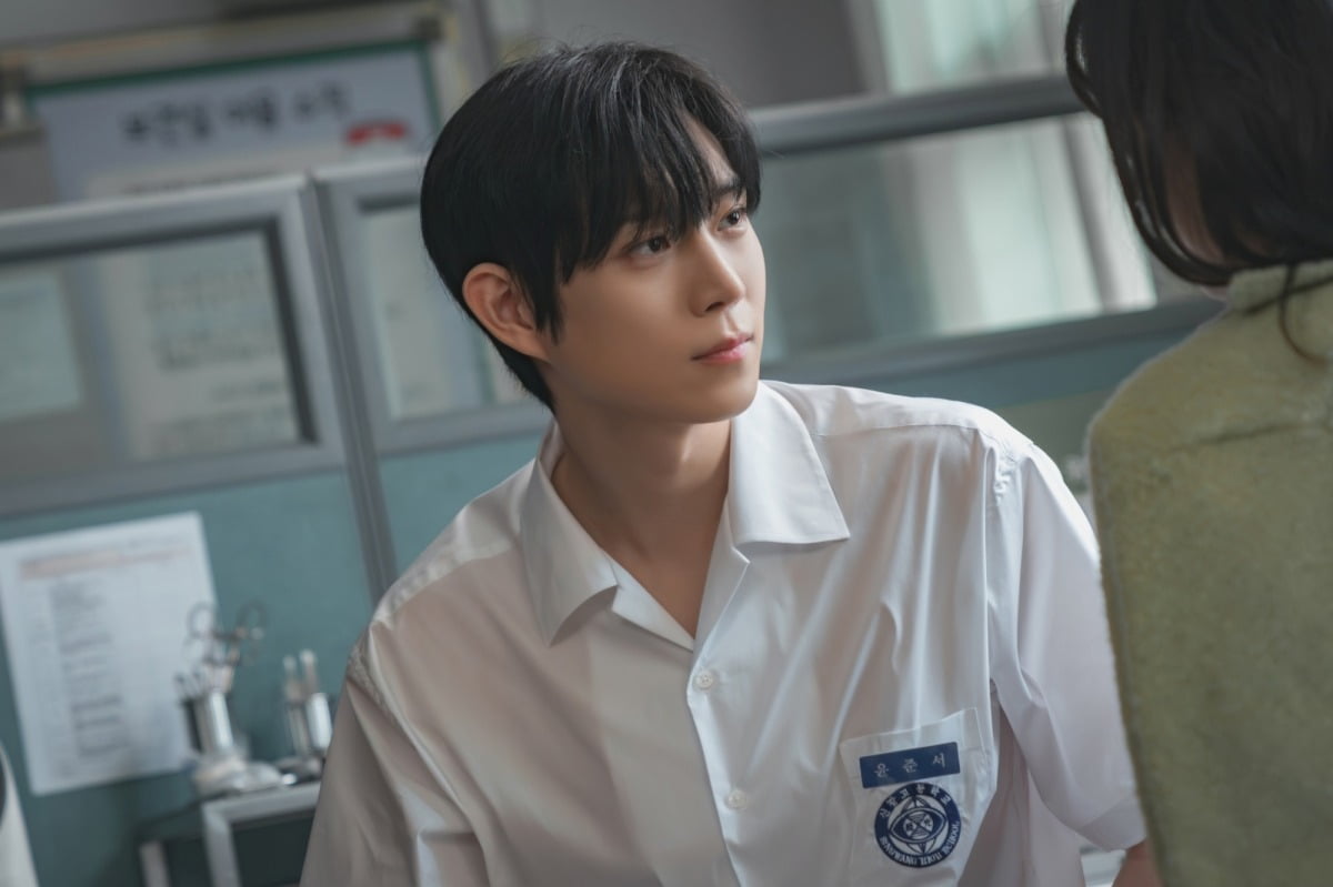 Kim Young Dae: Qu&acirc;n nh&acirc;n 1m85 g&acirc;y sốt với Vẻ đẹp nam t&iacute;nh v&agrave; visual ấn tượng - Ảnh 8.