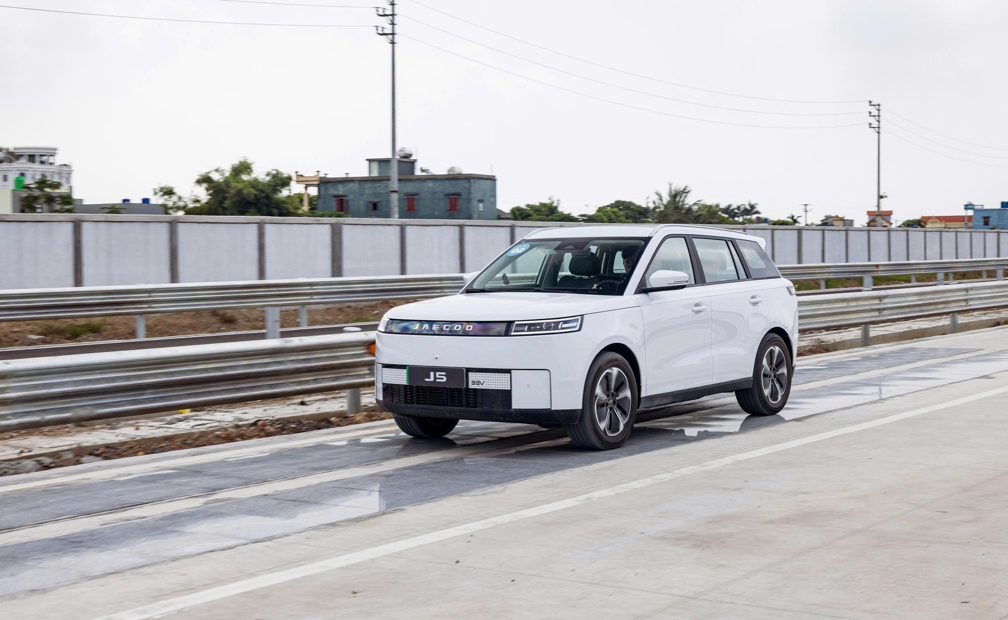 12 xe tạm dẫn đầu b&igrave;nh chọn CCA 2026 sau 1 tuần: Xpander bất ngờ vươn l&ecirc;n, Jaecoo J5 thắng lớn, Geely b&aacute;m s&aacute;t n&uacute;t nhiều hạng mục - Ảnh 15.