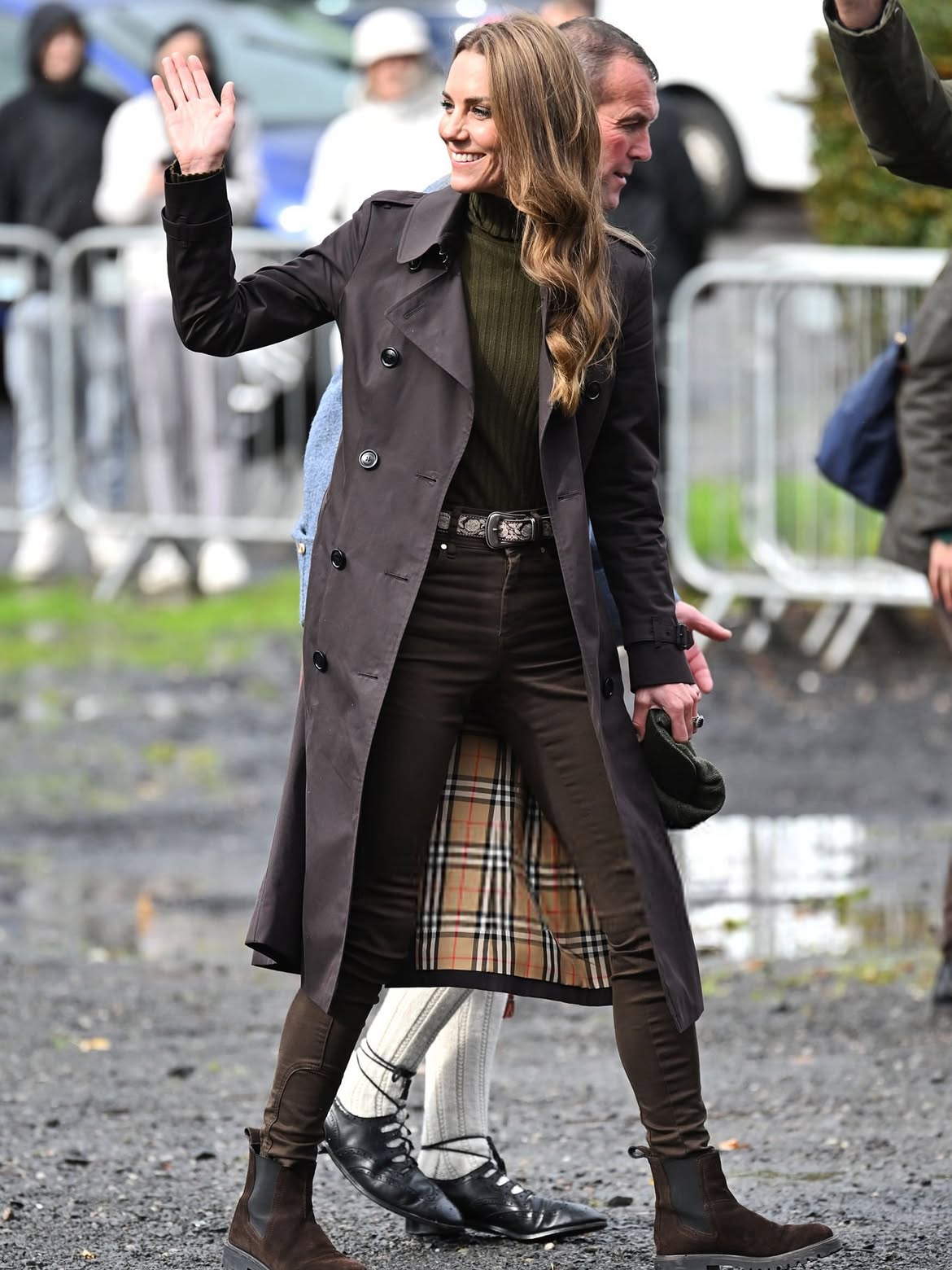 Gallery - Vợ chồng Kate Middleton khiến dân tình thích thú khi cùng chơi bộ môn lạ - image 5