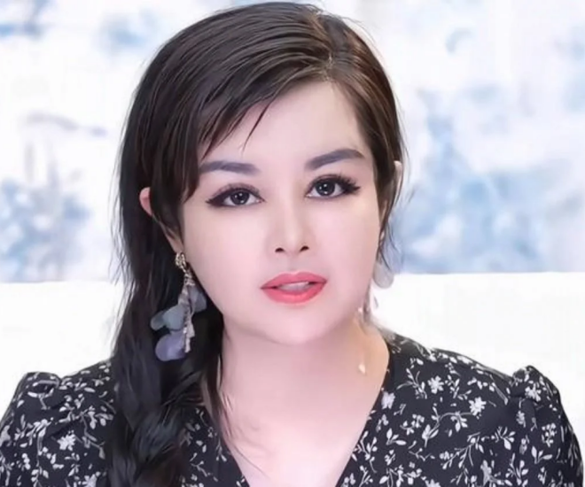 Nữ đại gia U60 trao sính lễ gần 200 tỷ để rước tình trẻ về dinh, chênh nhau 30 tuổi nhưng được khen