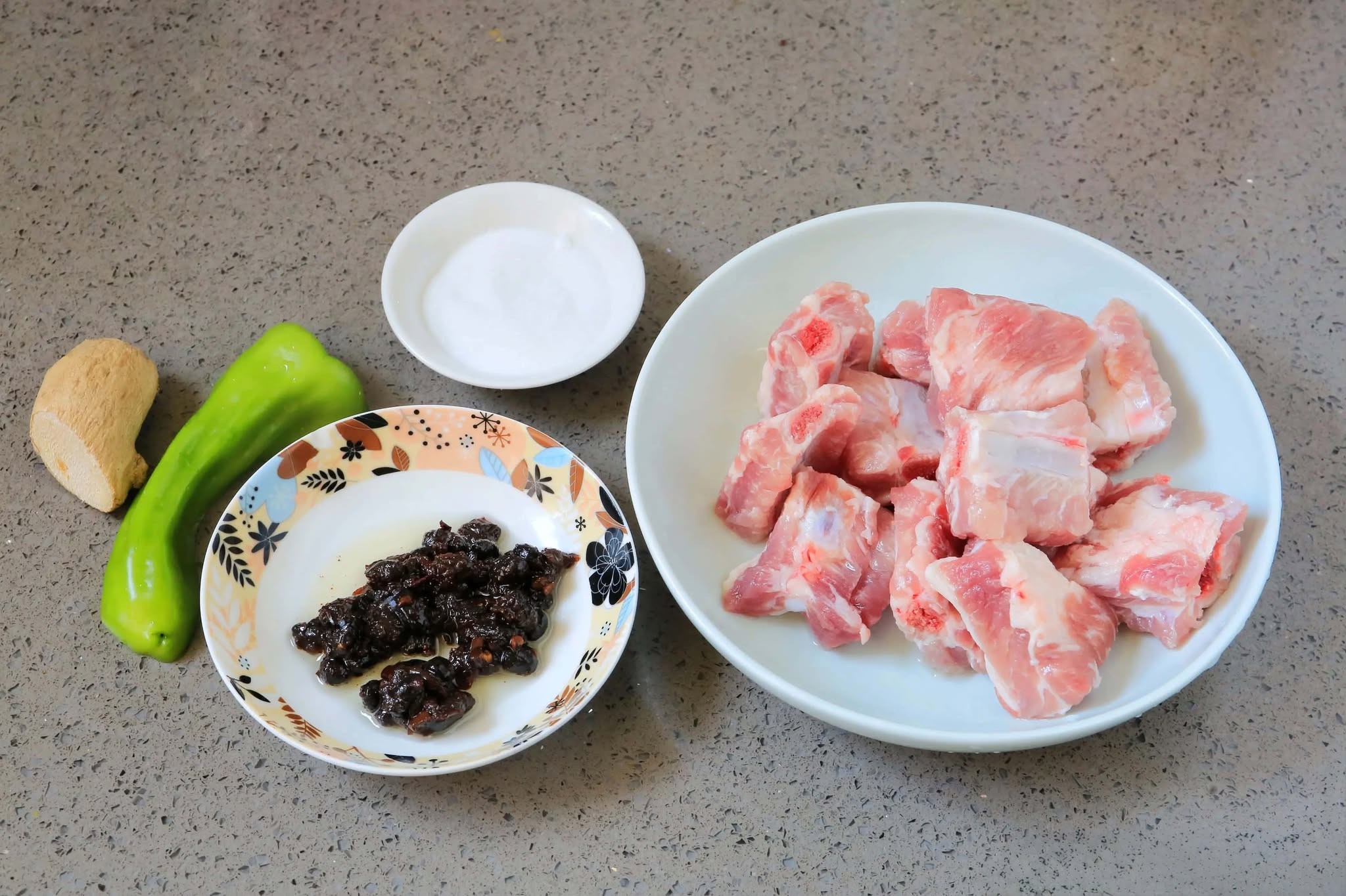 M&oacute;n hấp thơm lừng cực đưa cơm cho bữa tối: Sườn non hấp tương đậu đen - Ảnh 2.