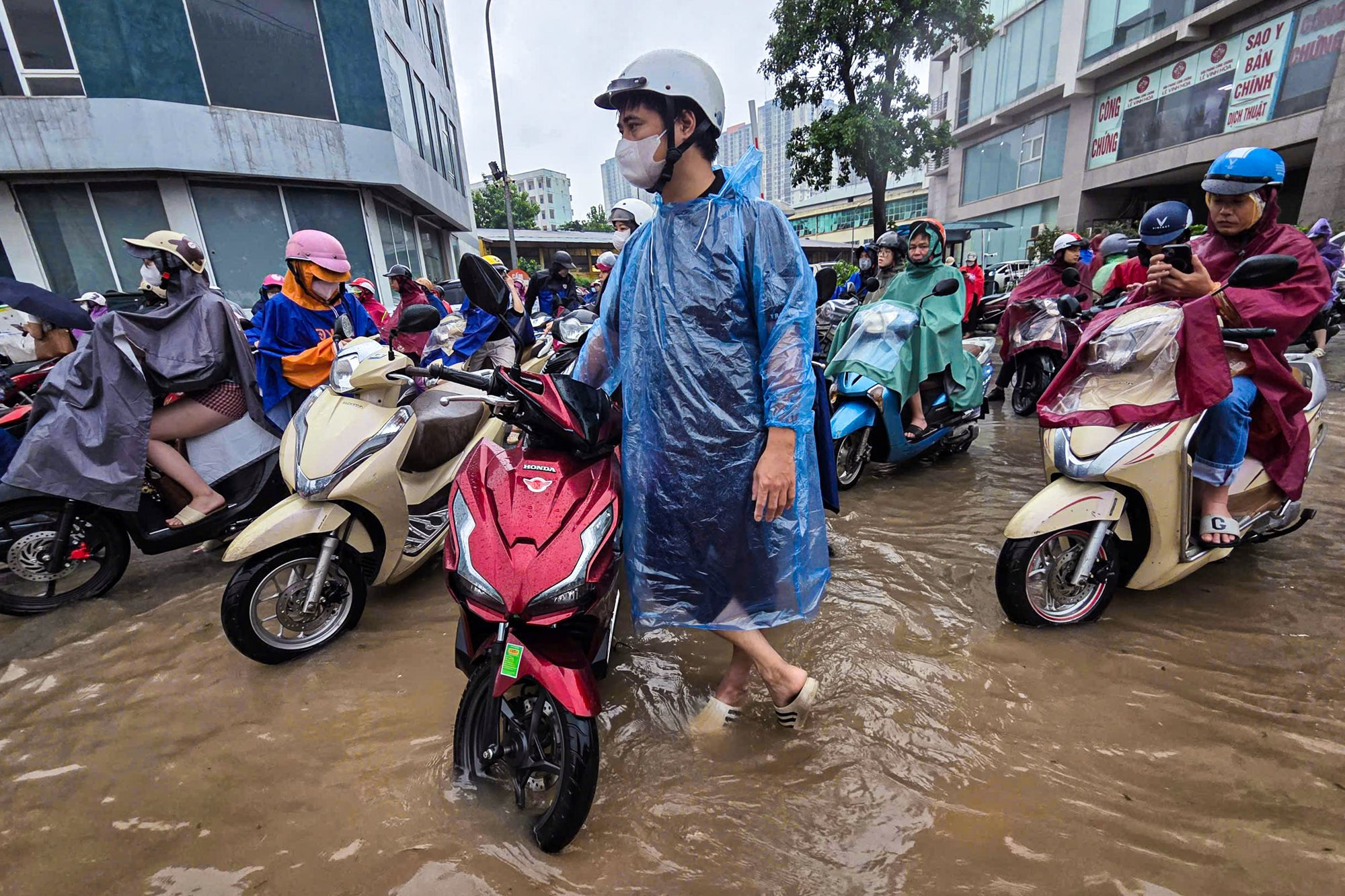T&igrave;nh trạng ngập &uacute;ng tại An Kh&aacute;nh: Nh&igrave;n lại hạ tầng tho&aacute;t nước H&agrave; Nội 2026 - Ảnh 8.