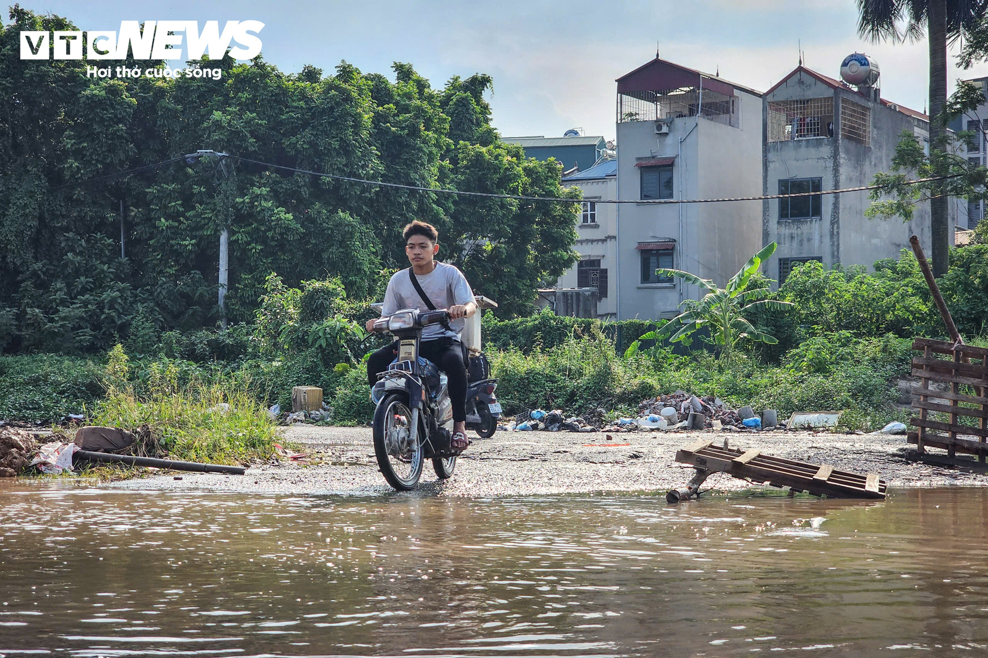 Vụ nam sinh tử vong tại điểm ngập ở H&agrave; Nội: Cảnh b&aacute;o an to&agrave;n cần thiết - Ảnh 3.