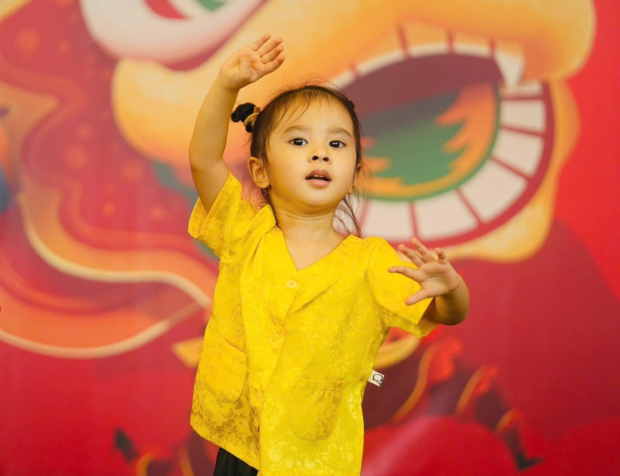 Con g&aacute;i Bảo Anh 3 tuổi xinh như thi&ecirc;n thần, l&agrave;m trợ l&yacute; cho mẹ được d&acirc;n t&igrave;nh khen hết lời - Ảnh 8.