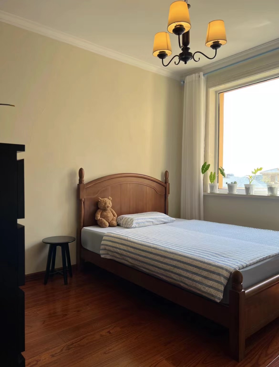Xem 2 ng&ocirc;i nh&agrave; n&agrave;y mới hiểu v&igrave; sao ng&agrave;y c&agrave;ng nhiều người bỏ sofa, b&agrave;n tr&agrave; v&agrave; kệ tivi - Ảnh 15.