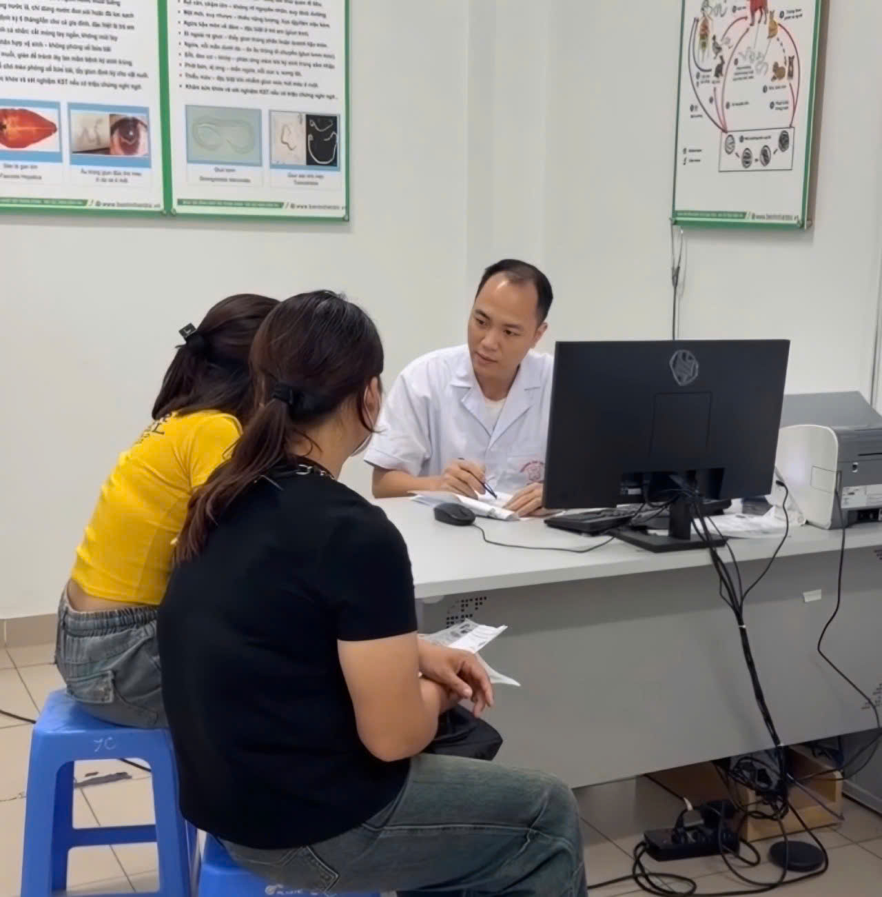 Nước lũ r&uacute;t 2026 v&agrave; mối nguy bệnh tật: B&aacute;c sĩ cảnh b&aacute;o sức khỏe cộng đồng - Ảnh 2.