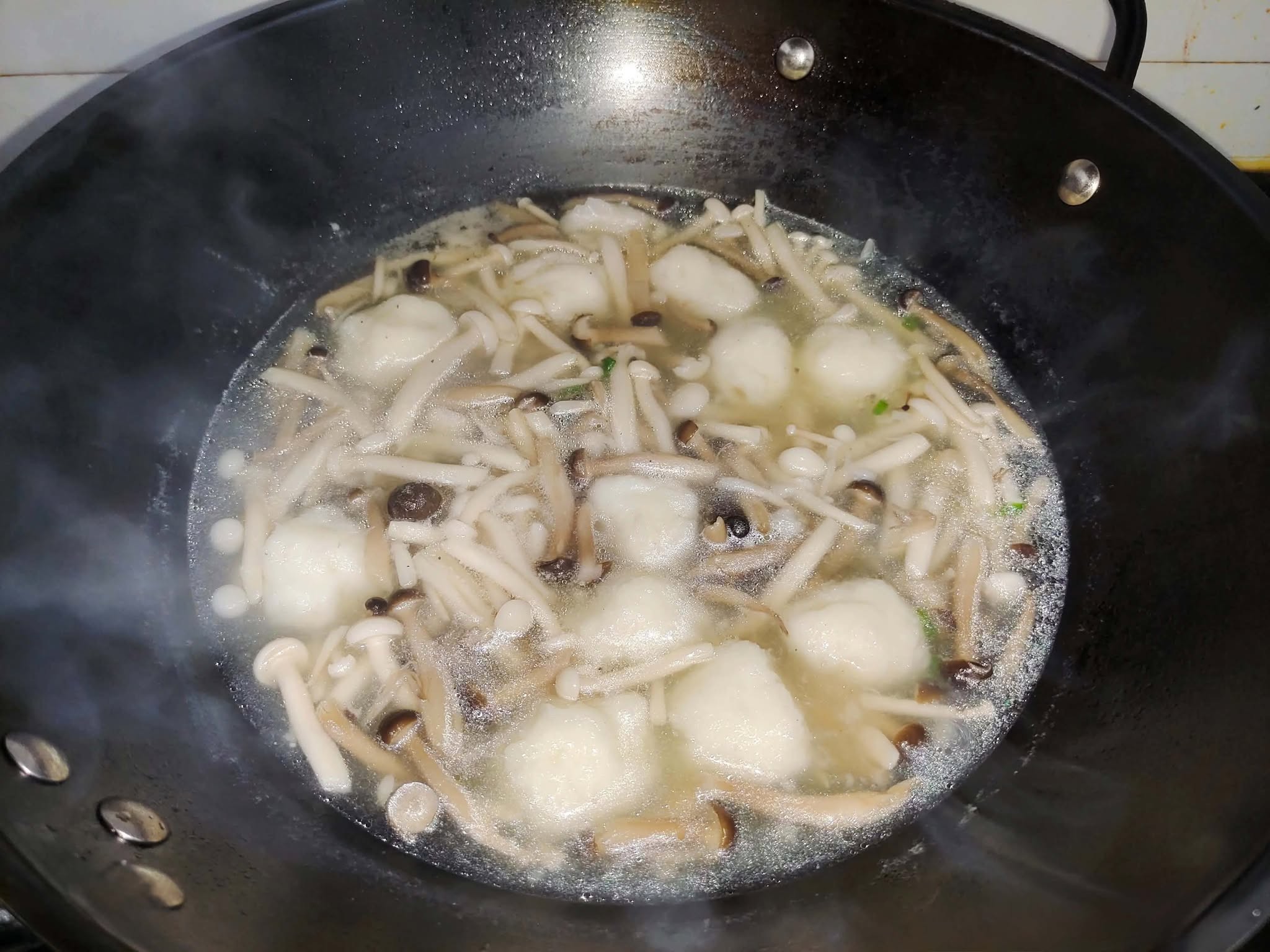 Món canh thơm ngon, sánh mịn với hương vị nấm đậm đà, khiến cả nhà ăn sạch nồi cơm - Ảnh 7. Món canh thơm ngon, sánh mịn với hương vị nấm đậm đà, khiến cả nhà ăn sạch nồi cơm - Ảnh 7.