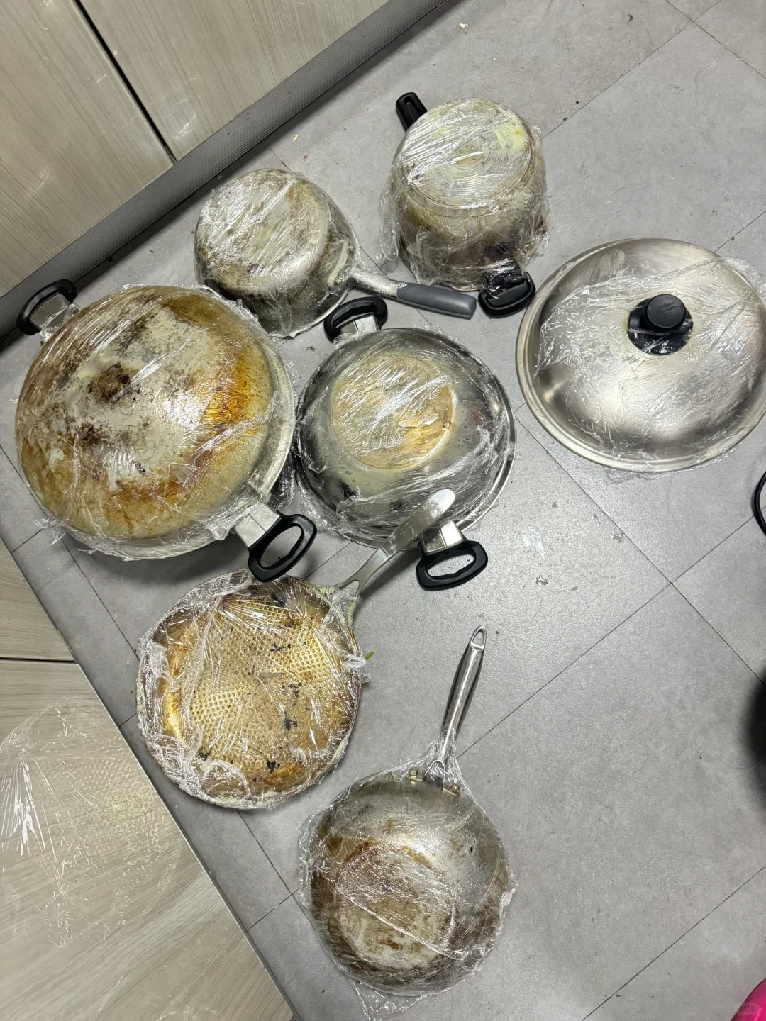 Chiếc nồi d&ugrave;ng 20 năm vẫn s&aacute;ng như mới: Người phụ nữ trung ni&ecirc;n tiết lộ c&aacute;ch l&agrave;m sạch khiến nhiều người bất ngờ - Ảnh 2.