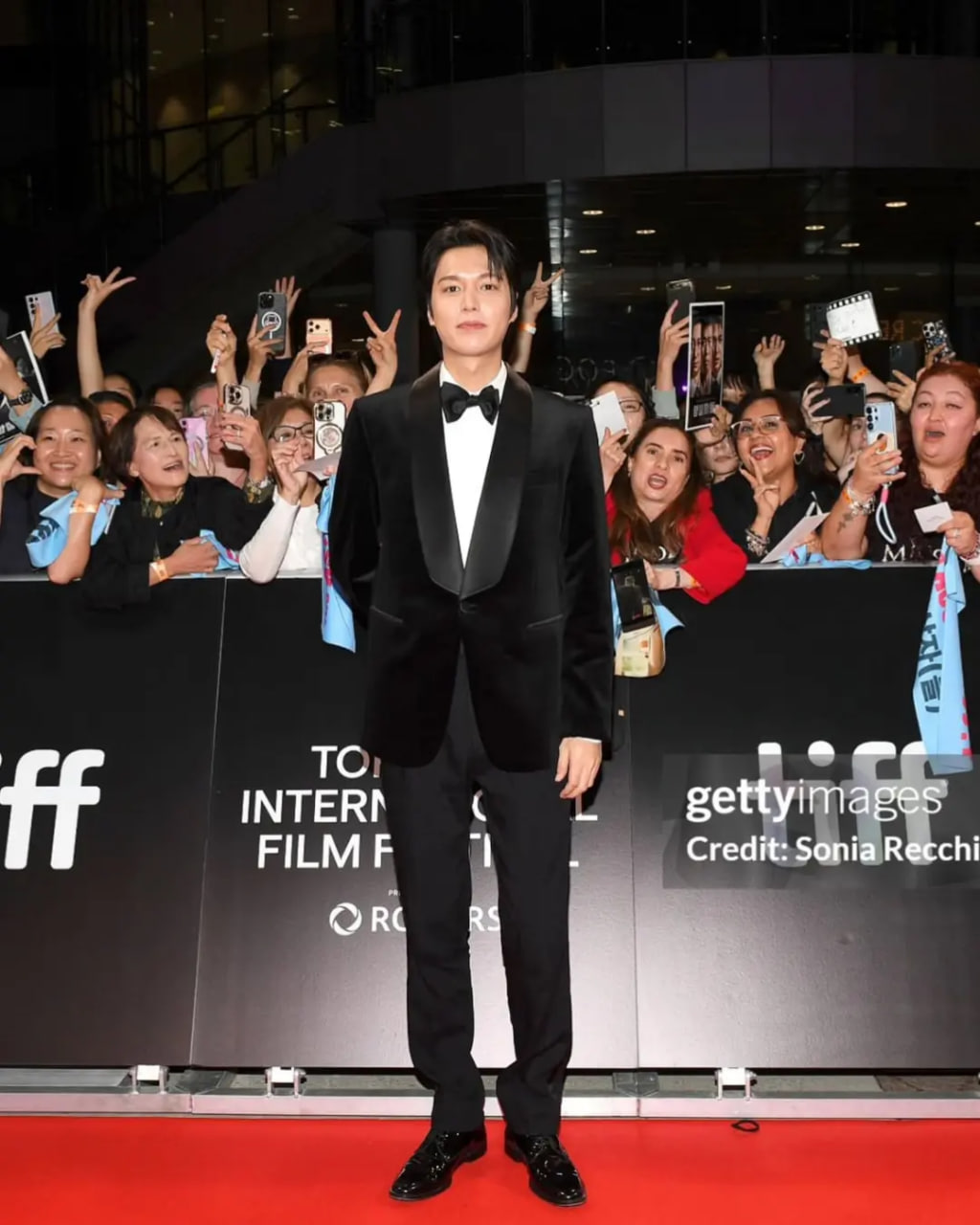 Lee Min Ho trở lại phong độ nam thần ở tuổi 39 tại Li&ecirc;n hoan phim Toronto - Ảnh 1.