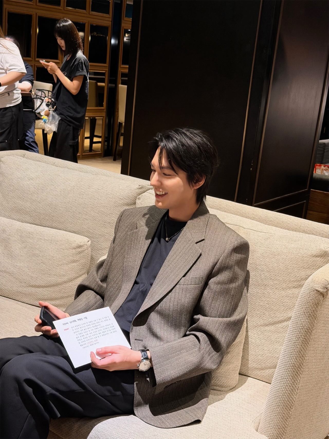 Lee Min Ho trở lại phong độ nam thần ở tuổi 39 tại Li&ecirc;n hoan phim Toronto - Ảnh 9.