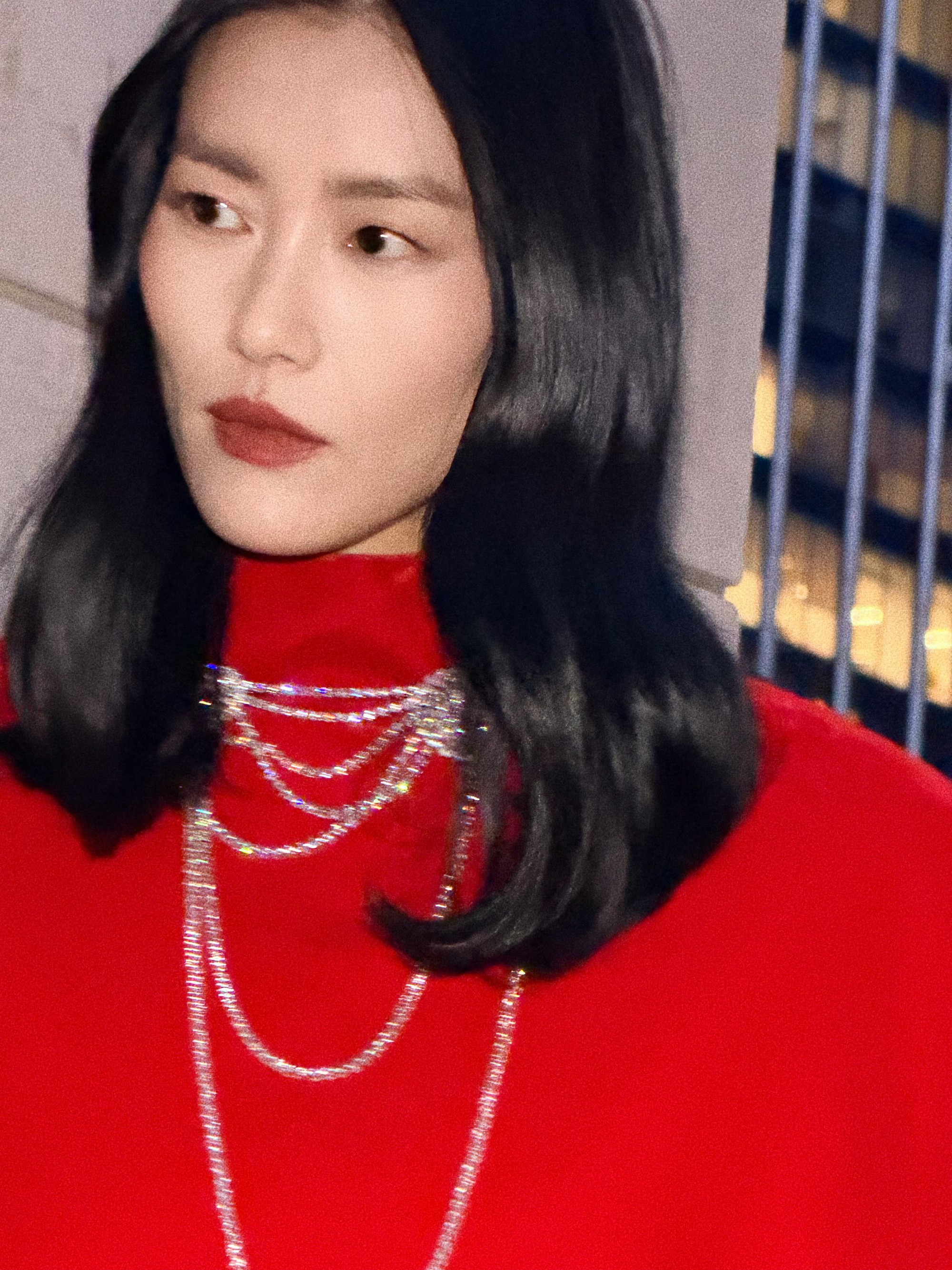 Lưu Văn v&agrave; Bella Hadid: Cuộc đọ sắc tại sự kiện Chopard 2026 - Ảnh 5.