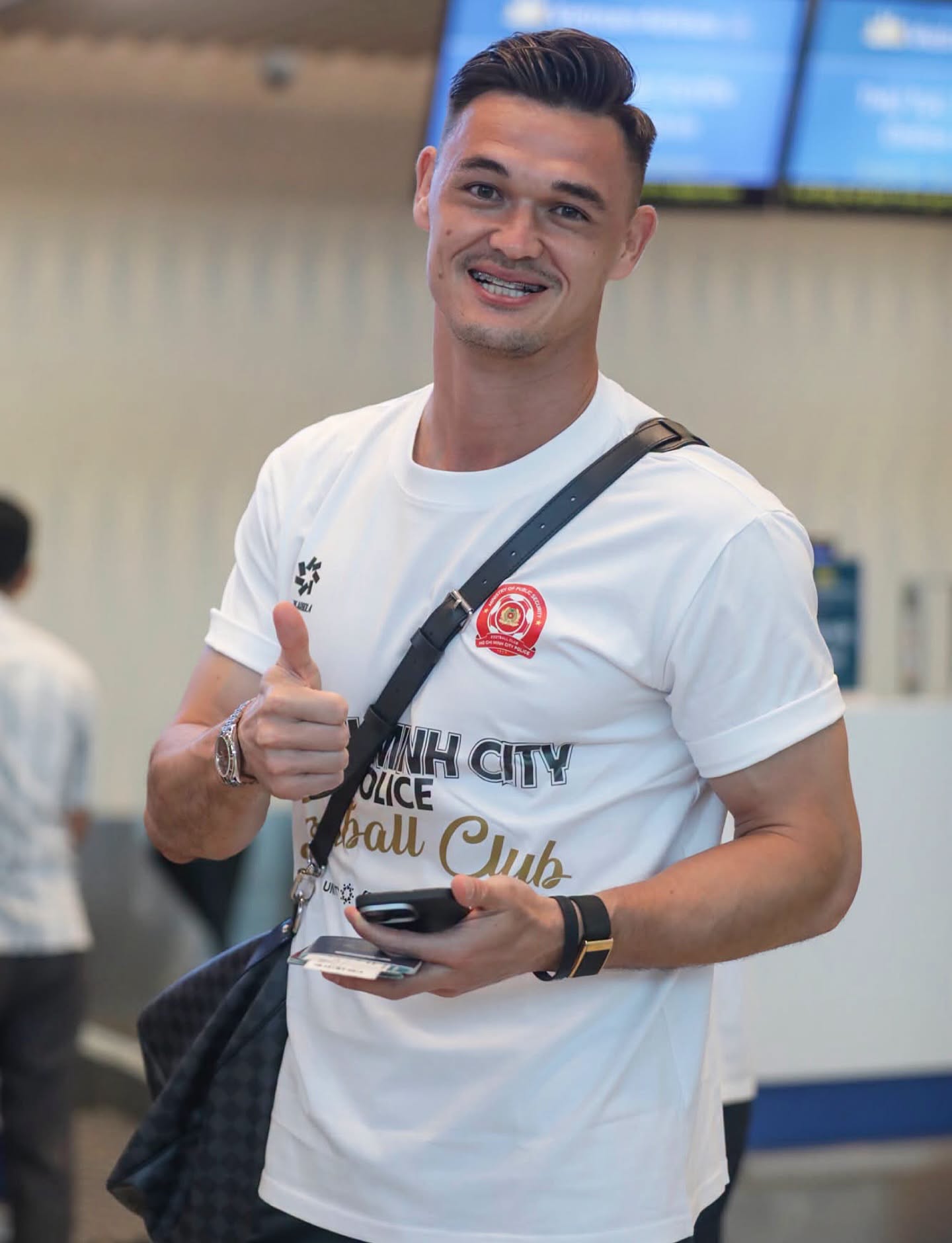 L&ecirc; Giang Patrik từ lương 6 triệu / th&aacute;ng đến thủ m&ocirc;n xuất sắc tại V . League 2026 - Ảnh 1.