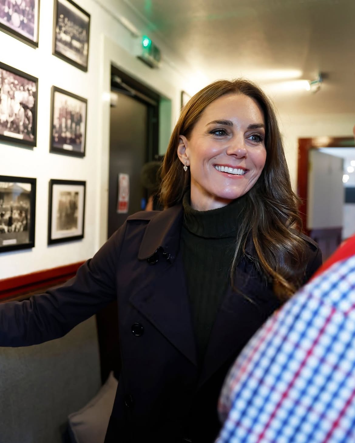 H&agrave;m răng Kate Middleton nổi bật Qua nụ cười rạng rỡ trong chuyến thăm Bute 2026 - Ảnh 7.