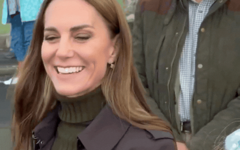 H&agrave;m răng Kate Middleton nổi bật Qua nụ cười rạng rỡ trong chuyến thăm Bute 2026 - Ảnh 2.