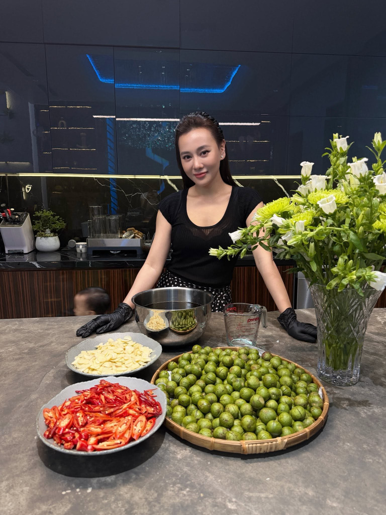 Cơm nh&agrave; ng&agrave;y lễ của Phương Oanh với m&acirc;m cơm hấp dẫn v&agrave; đơn giản - Ảnh 7.