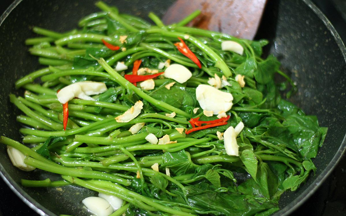 Ăn khoai lang mỗi ng&agrave;y suốt 5 th&aacute;ng, người đ&agrave;n &ocirc;ng 55 tuổi bất ngờ khi đi kh&aacute;m - Ảnh 2.