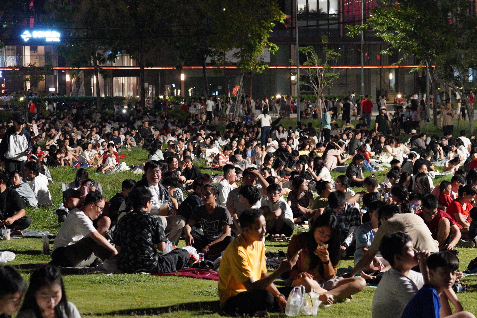 Ph&aacute;o hoa rực s&aacute;ng H&agrave; Nội v&agrave; TP . HCM mừng Quốc kh&aacute;nh 2 / 9 năm 2026 - Ảnh 12.