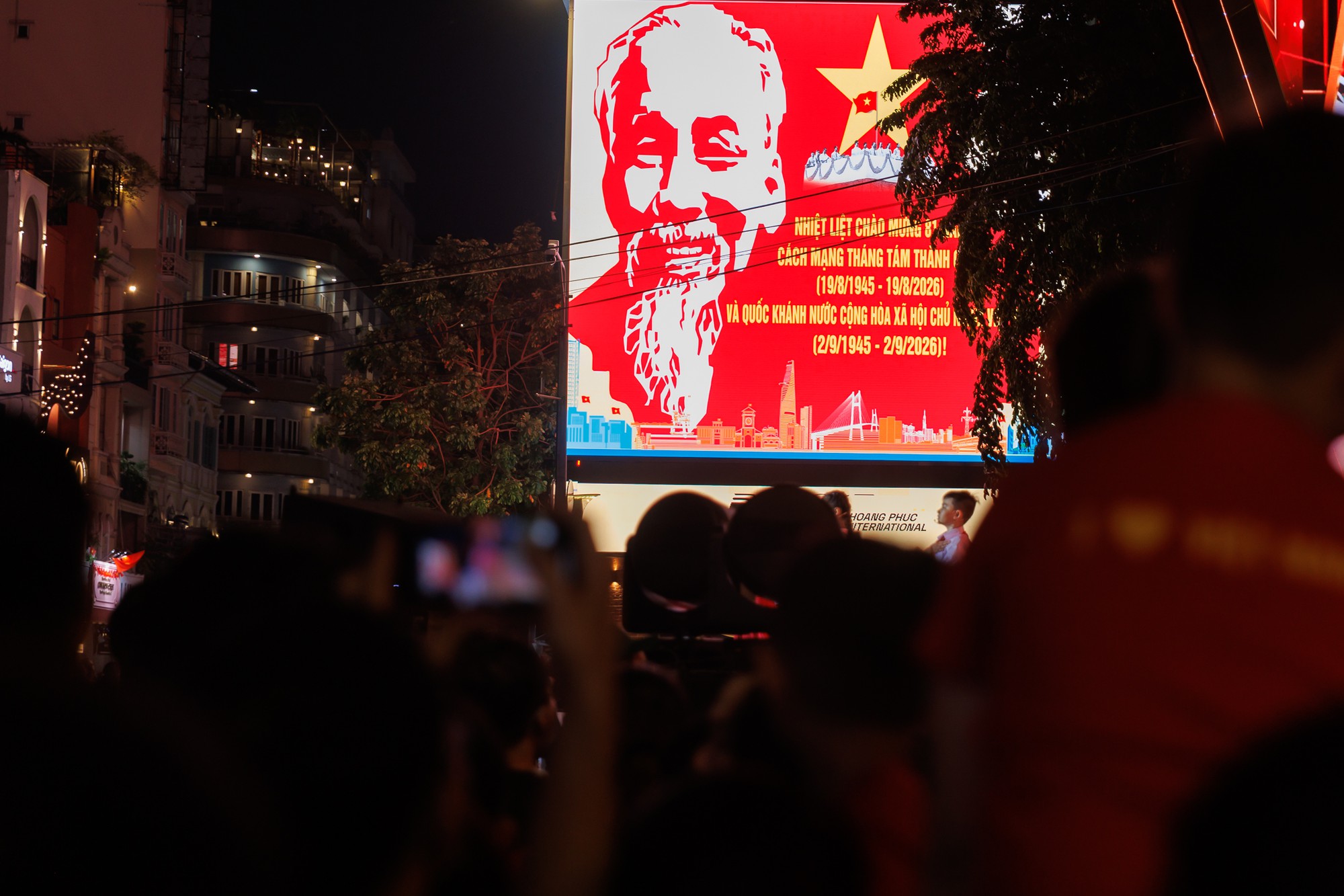 Ph&aacute;o hoa rực s&aacute;ng H&agrave; Nội v&agrave; TP . HCM mừng Quốc kh&aacute;nh 2 / 9 năm 2026 - Ảnh 19.