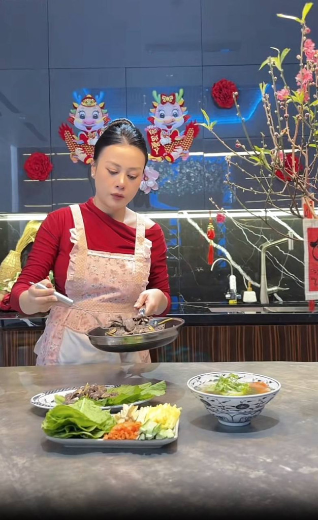 Cơm nh&agrave; ng&agrave;y lễ của Phương Oanh với m&acirc;m cơm hấp dẫn v&agrave; đơn giản - Ảnh 4.
