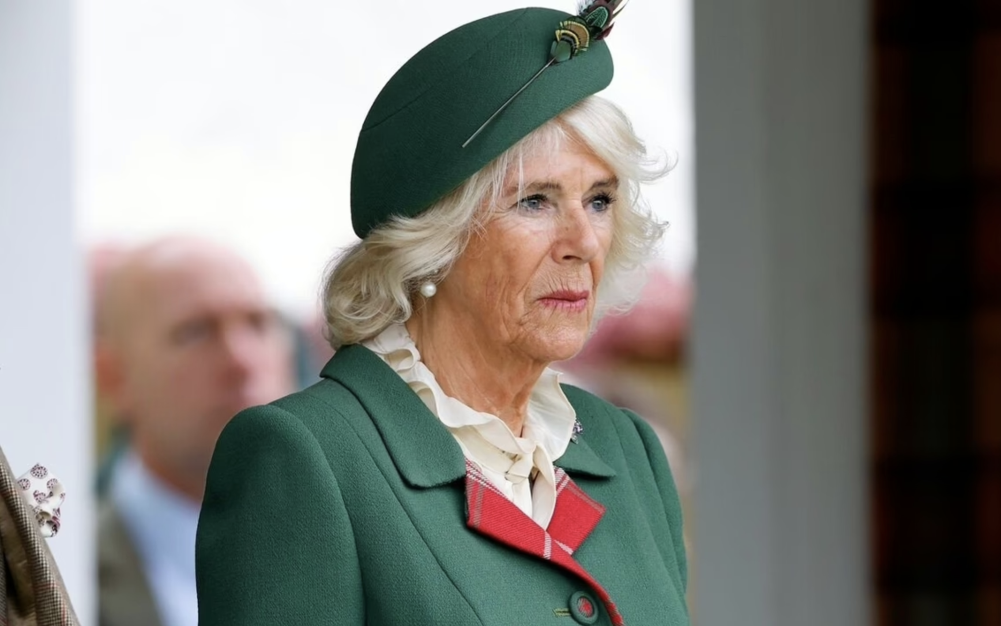 Vương hậu Camilla thực sự nghĩ g&igrave; về Harry? Một người bạn th&acirc;n tiết lộ triết l&yacute; gi&uacute;p b&agrave; giữ im lặng suốt nhiều năm- Ảnh 1.