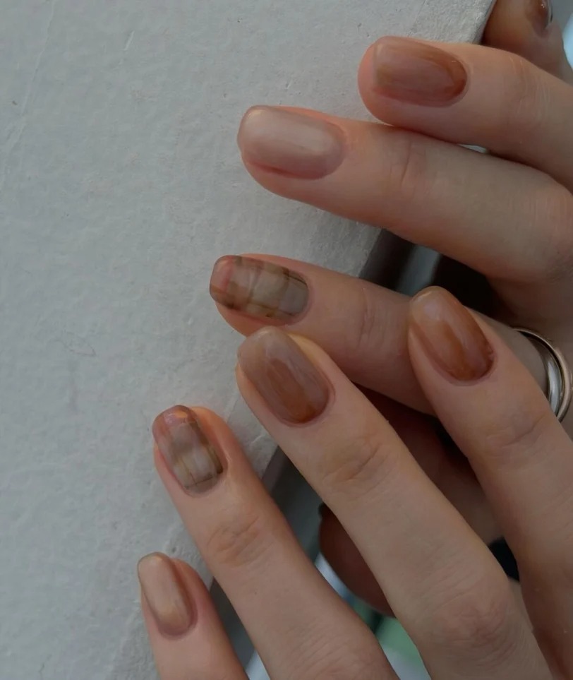 Gallery - Nail màu cà phê là lựa chọn “chân ái” của mùa thu 2026: Đẹp tinh tế kiểu old money - image 9