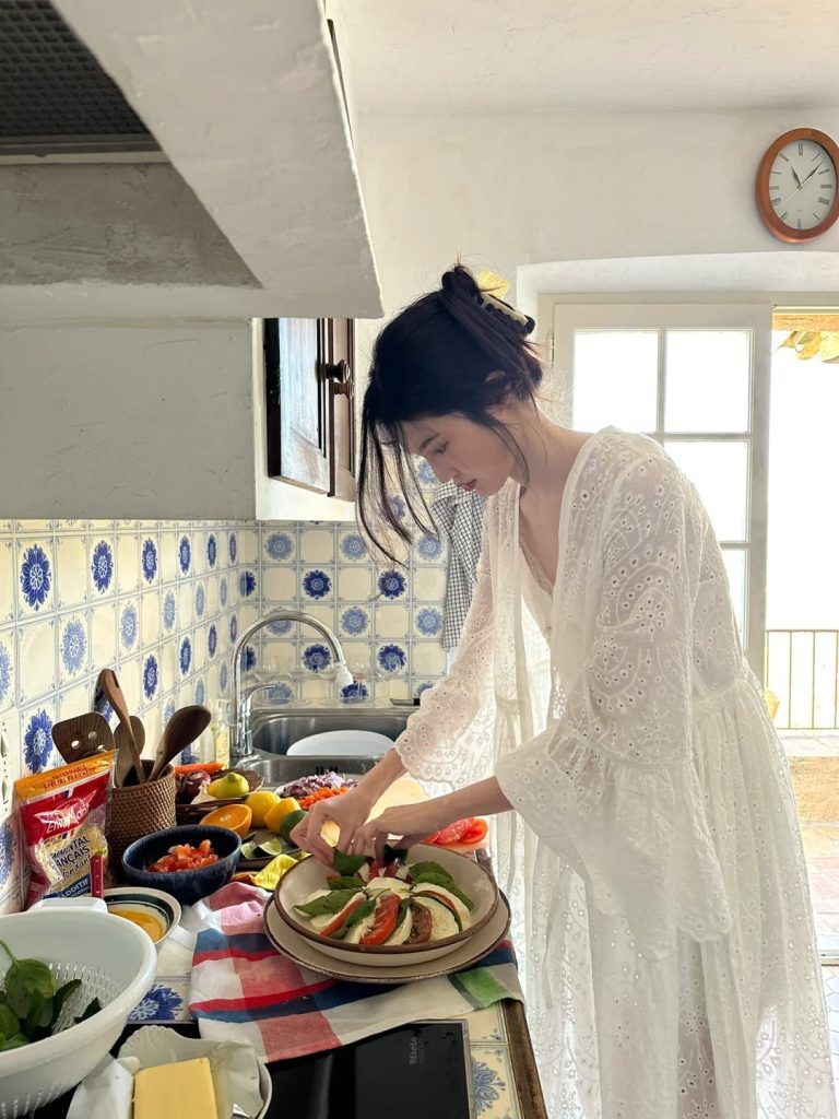 Cơm nh&agrave; n&agrave;ng thơ H.T. v&agrave; chồng chủ tịch nổi tiếng showbiz - Ảnh 6.