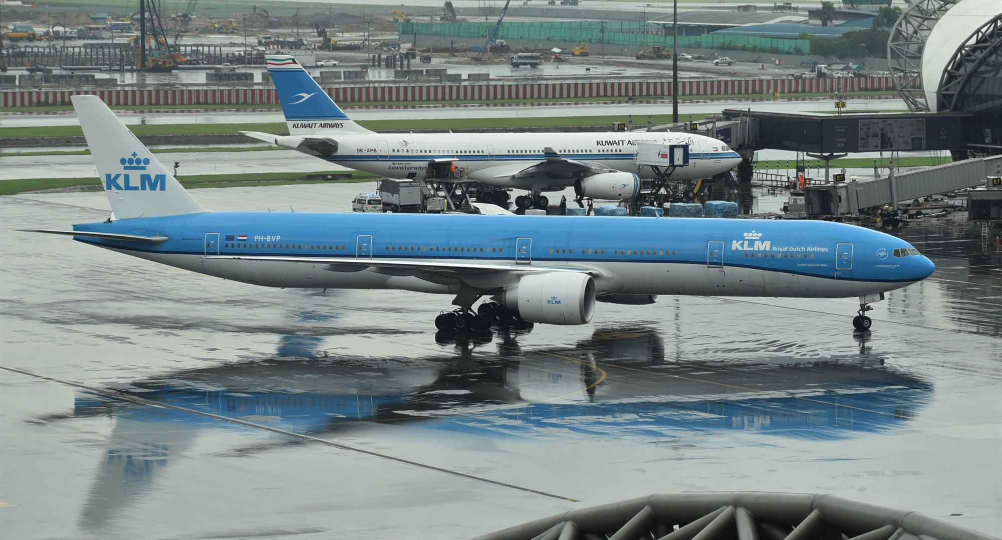 Pin sạc dự ph&ograve;ng ph&aacute;t nổ tr&ecirc;n m&aacute;y bay KLM , 322 h&agrave;nh kh&aacute;ch hoảng loạn - Ảnh 3.