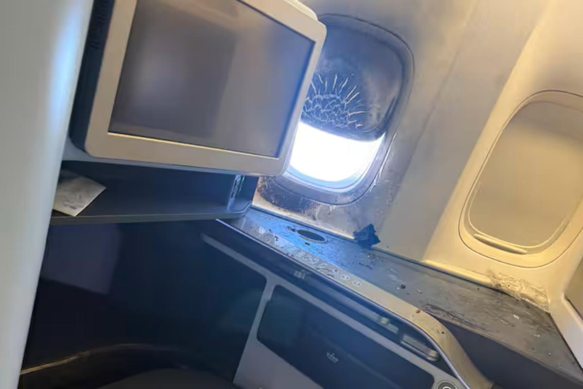 Pin sạc dự ph&ograve;ng ph&aacute;t nổ tr&ecirc;n m&aacute;y bay KLM , 322 h&agrave;nh kh&aacute;ch hoảng loạn - Ảnh 1.